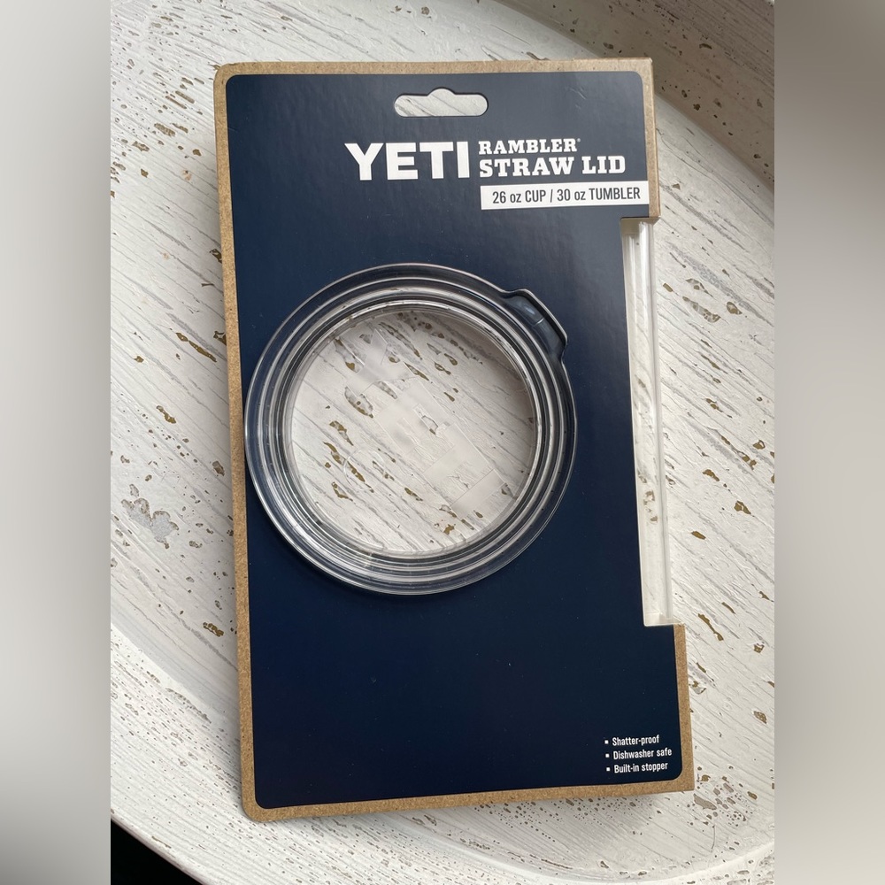 YETI lid with straw